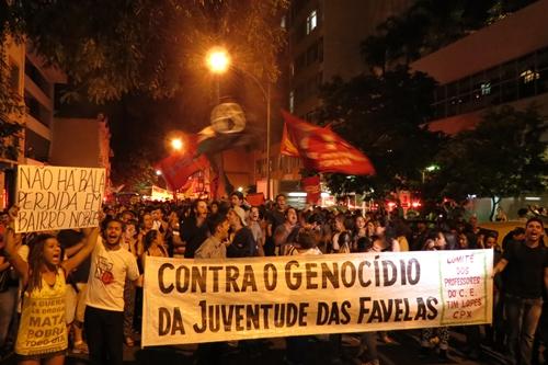 Protesto foi até a sede do Fluminense, que sedia o Troféu Maria Lenk 2015 / Foto: Esporte Alternativo