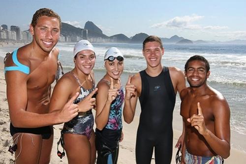 Samuel de Bona, Ana Marcela Cunha, Poliana Okimoto, Diogo Vilarinho e Allan do Carmo formaram a equipe brasileira que se tornou, em Barcelona, campeã em um Mundial pela primeira vez na história / Foto: Satiro Sodré