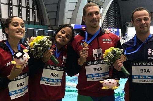 Etiene Medeiros levou a prata nos 50m costas, e equipe de revezamento fica com o bronze / Foto: Divulgação/CBDA