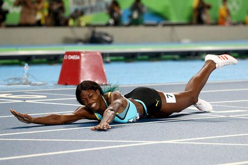 Shaunae Miller gerou controvérsia por ter vencido prova com peixinho na Rio 2016 / Foto: Alexander Hassenstein / Getty Images