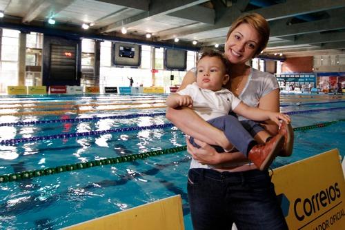 Flavia Delaroli e o filho Joaquim prestigiam o Finkel 2015 / Foto: Vítor Silva / SSPress / CBDA