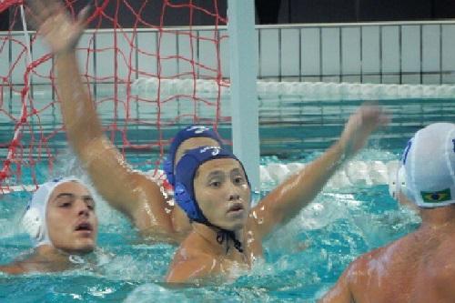 Brasil (branco) 10-12 Japão (azul) / Foto: Divulgação FINA