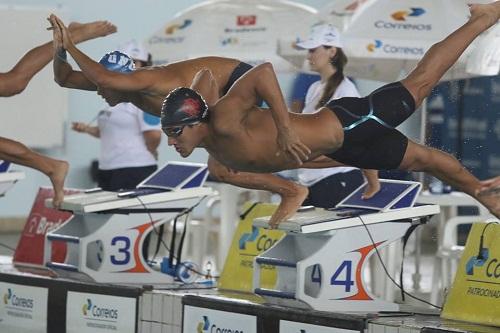 Depois de disputar a Rio 2016, atleta tem gás para vencer 200 m livre e ficar em segundo nos 400 m livre do Open de Palhoça (SC) / Foto: Flávio Perez/Onboardsports