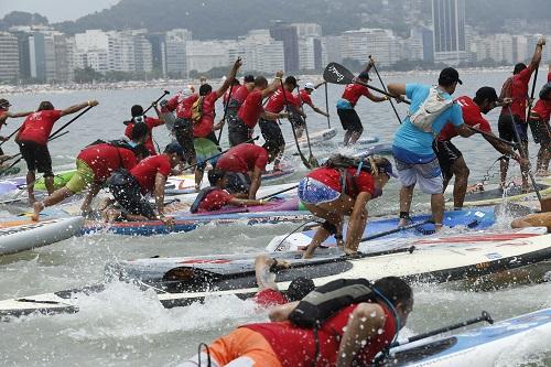 Pedro Scobby, surfista brasileiro de ondas gigantes, e Davi Teixeira, o Davizinho, fera no surfe adaptado, marcarão presença no maior festival de esportes de praia / Foto: Divulgação