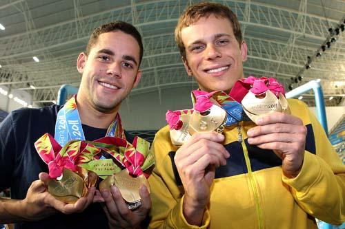 Cesar Cielo e Thiago Pereira no Pan de 2011. Agora a meta é treinar com o foco em Londres 2012 / Foto: Satiro Sodré / Agif 