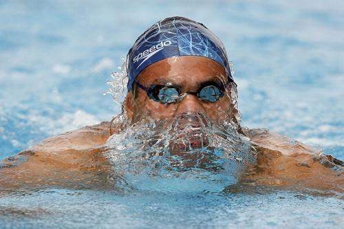 Felipe França nada nas preliminares nesta sexta-feira / Foto: Satiro Sodré / AGIF