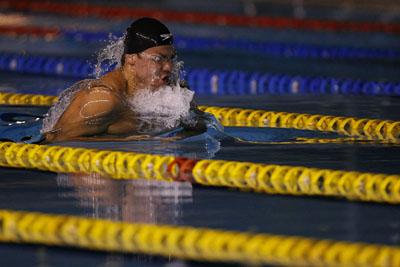 Felipe França Silva, do Pinheiros, passou a ser o primeiro da lista, com o tempo de 1m00s20 / Foto: CBDA/Divulgação