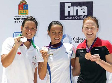 Poliana Okimoto levou mais uma vez a bandeira brasileira ao lugar mais alto do pódio ao vencer a segunda etapa da Copa do Mundo / Foto: Fina