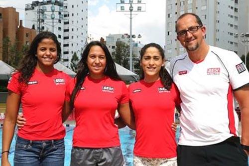 Além das nadadoras, o técnico Fernando Vanzella também compõe a comissão técnica que busca medalha inédita / Foto: Sesi-SP Divulgação