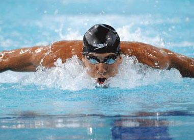 Nesta quarta-feira, 30 de novembro, o “modelo” Michael Phelps apresentou o uniforme que será utilizado pelos nadadores americanos nos Jogos Olímpicos de Londres / Foto: Divulgação