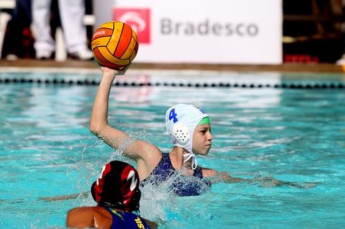 A seleção brasileira feminina de polo aquático, que disputará o Mundial de Barcelona, faz no Rio de Janeiro, um período final de treinos / Foto: Satiro Sodré / Divulgação CBDA