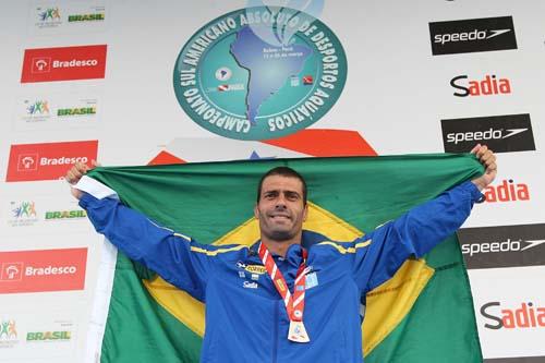 Na última prova da competição, neste sábado, 17/3, o brasiliense Hugo Parisi venceu a plataforma individual, com 414,55 pontos / Foto: Satiro Sodré/AGIF