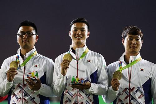 Equipe masculina do país chega ao seu quinto ouro derrotando os Estados Unidos na final / Foto: Paul Gilham/Getty Images