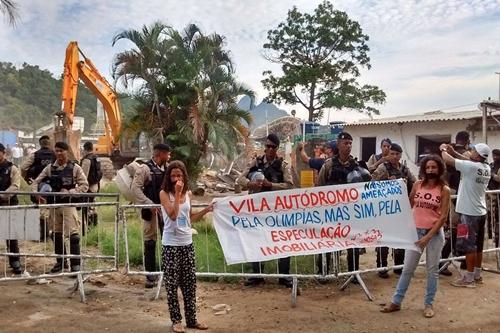 Moradores protestam contra demolição de mais um prédio da Vila Autódromo / Foto: Divulgação