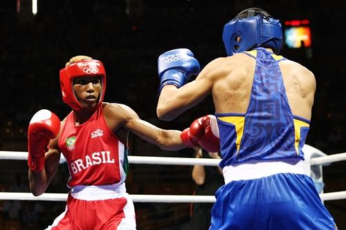 O brasileiro Robson Conceição, ainda com o protetor de cabeça, em combate válido pelos Jogos Olímpicos Pequim 2008 / Foto: Jonathan Ferrey / Getty Images