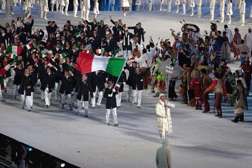 Atletas desfilam na abertura dos Jogos de Inverno de 2010 / Foto: Reprodução