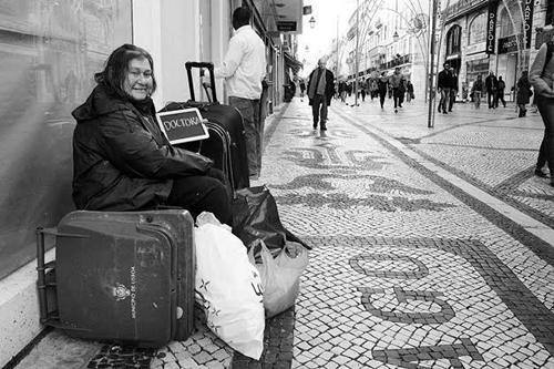 Moradora de rua / Foto: Catarina Fernandes / João Porfírio