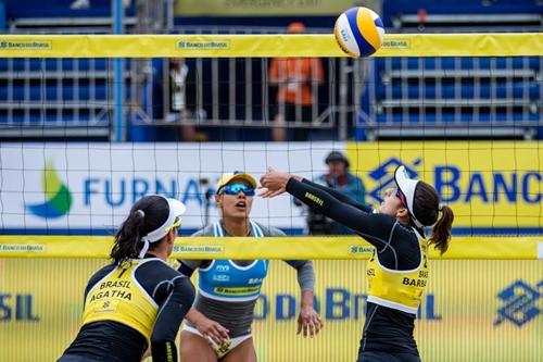 Ágatha e Bárbara farão a final com Talita e Larissa / Foto: Miriam Jeske / Heusi Action / Brasil2016.gov.br