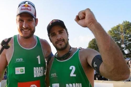 Alison e Bruno Schmidt, já assegurados na Rio 2016 / Foto: Divulgação / FIVB