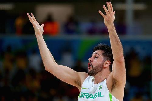 Guilherme reclama com a arbitragem / Foto: Tom Pennington / Getty Images