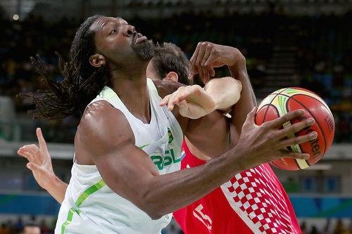 Nenê busca o ataque / Foto: Tom Pennington / Getty Images