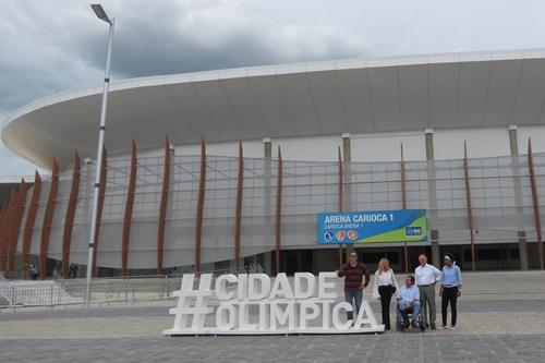 Marcel, Hortência, Eduardo Paes, Nuzman e Janeth posam em frente à nova Arena de Basquete / Foto: Esporte Alternativo