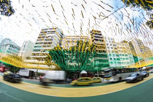 As ruas pintadas e as bandeirinhas compõem a decoração da Rua Alzira Brandão / Foto: Rio 2016 / Alex Ferro