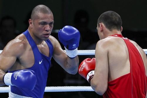 Pugilista foi derrotado, por pontos, pelo atual campeão mundial da categoria peso pesado / Foto: Marcelo Pereira/Exemplus/COB