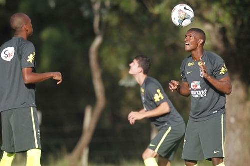  Garotos brasileiros têm a missão de apagar a má impressão deixada na edição de 2013, quando a Seleção foi eliminada na primeira fase / Foto: Rafael Ribeiro / CBF