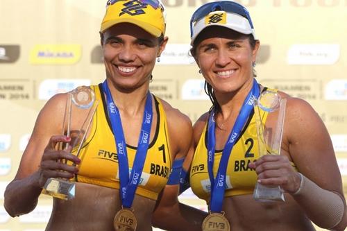 Título foi confirmado após a desistência de Ágatha e Bárbara Seixas e o cancelamento do Open de Vizag / Foto: Divulgação / FIVB