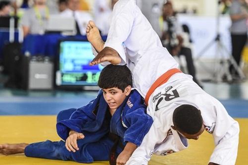 Os 64 alunos-atletas (32 meninos e 32 meninas) e os 16 técnicos foram convocados por técnicos da CBJ durante a participação em uma das duas etapas nacionais dos Jogos Escolares da Juventude / Foto: Divulgação/COB