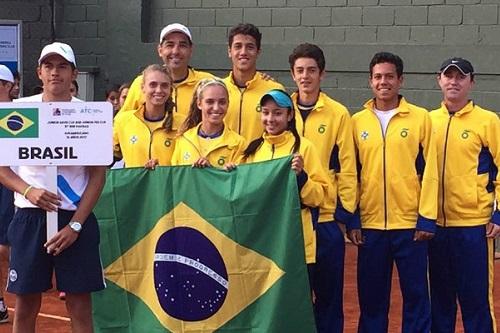 Equipe masculina venceu o Chile por 3 x 0. A feminina a estreia nesta terça-feira / Foto: Divulgação