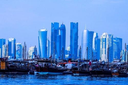 Prédios modernos na baía de Doha, no Catar / Foto: Wander Roberto / Inovafoto