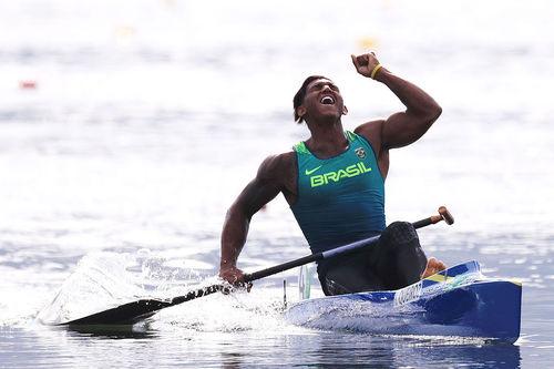 Isaquias Queiroz comemora prata / Foto: Tom Pennington / Getty Images