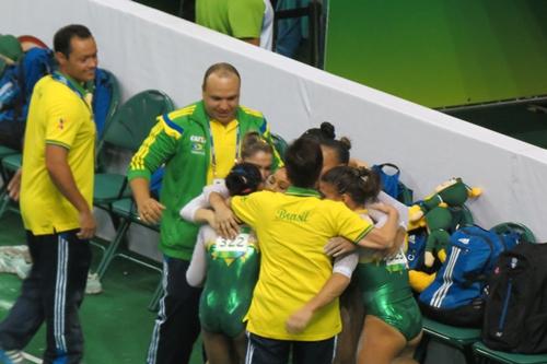 Atletas e comissão técnica comemoram desempenho / Foto: Esporte Alternativo