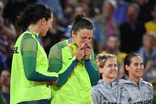 Ágatha e Bárbara se emocionaram muito no pódio / Foto: Quinn Rooney