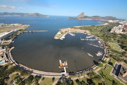 Forte mancha de esgoto em área nobre da Baía / Foto: Mario Moscatelli