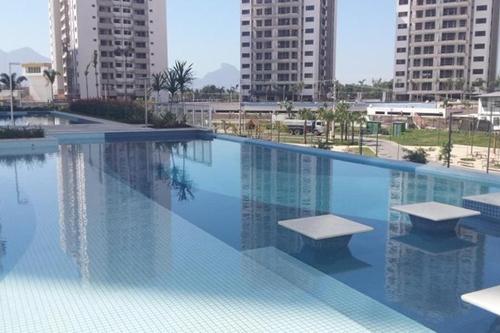 Piscina de um dos condomínios / Foto: Reprodução / Twitter