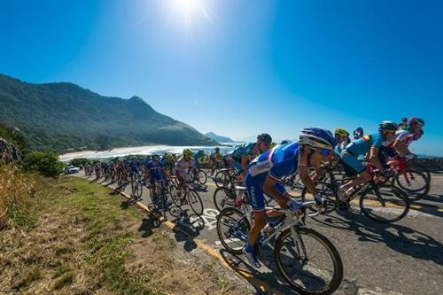 Atleta brasileiro foi eliminado da prova porque seu pneu furou duas vezes com as tachinhas jogadas na pista / Foto: Alex Ferro / Rio 2016