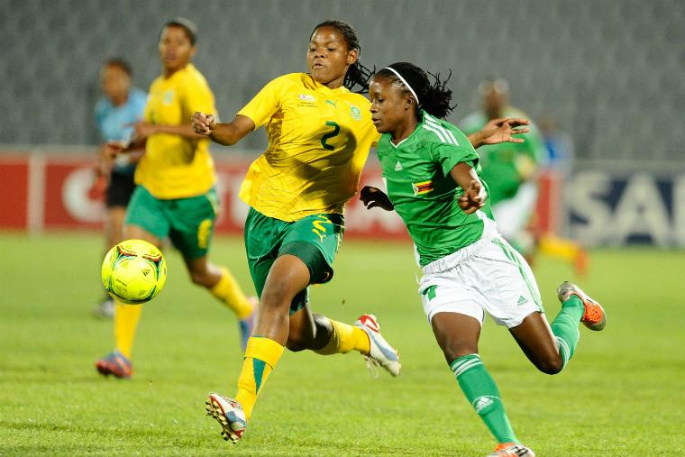 Rudo Neshamba (de verde, à direita) foi a autora do histórico gol que deu à seleção do Zimbábue a vaga para os Jogos Olímpicos Rio 2016 / Foto: Getty Images