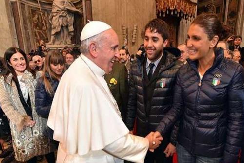 Papa Francisco cumprimenta membros do Comitê Olímpico Italiano / Foto: Divulgação