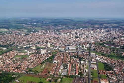 A pacata Araraquara, no interior de São Paulo, entra no trajeto da tocha olímpica / Foto: Ultraleves Imagens Aéreas