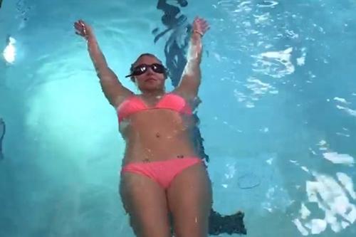 Britney Spears em sua piscina, em Las Vegas / Foto: Reprodução / Instagram