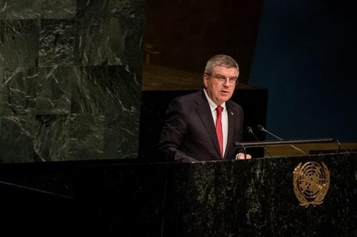 Thomas Bach discursa na ONU / Foto: Andrew Renneisen / Getty Images