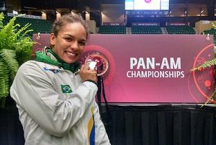 Maior nome do wrestling brasileiro subiu ao pódio nos três eventos internacionais do ano / Foto: Divulgação / @alinedaluta