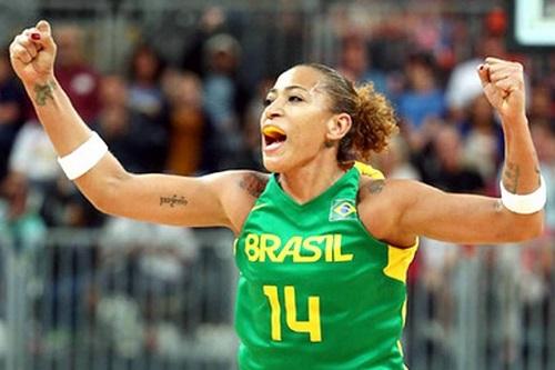 Último jogo da pivô com o Chicago Sky antes do intervalo olímpico será na quinta-feira (15); WNBA volta no dia / Foto: FIBA/Divulgação