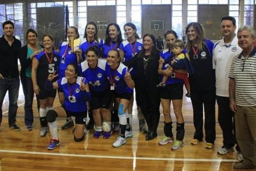 Com mais de 40 anos de história, equipe pinheirense de Vôlei Master, proporciona troca de experiências e bem-estar / Foto: Divulgação