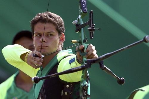 O jovem arqueiro de 18 anos está em período de treinos e competições fora do Brasil em junho / Foto: Divulgação