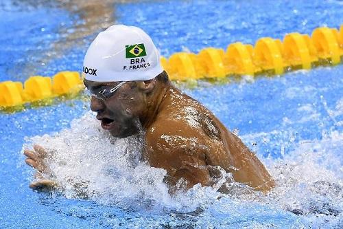 Brasileiro fez o sexto tempo das semifinais e vai em busca do pódio, junto com o compatriota João Gomes Junior / Foto: AFP