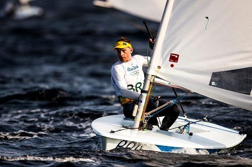 Bicampeão olímpico apresentou a tradicional regularidade e, com 11º e 2º lugares nas regatas desta quarta-feira (10), subiu da 8a. para 4a. posição na classe Laser / Foto: ©Sailing Energy / World Sailing